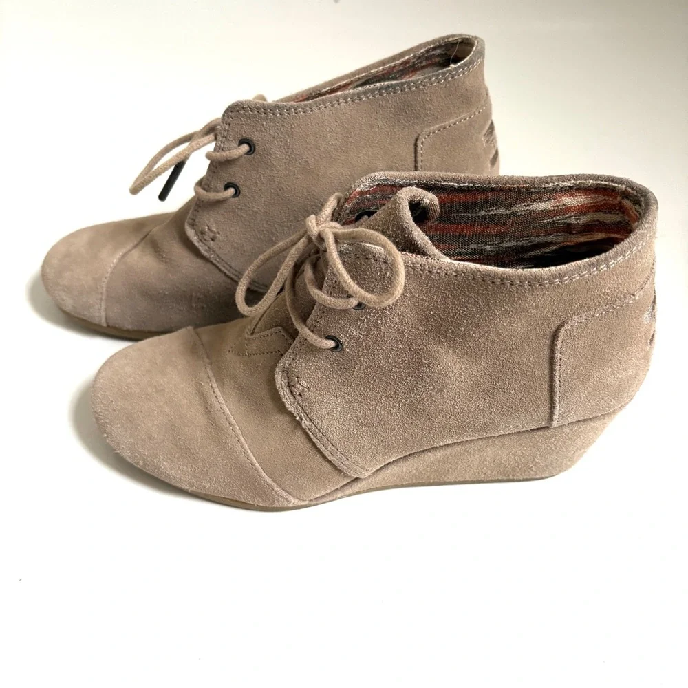 Toms | Women’s Brown Tan Suede Lace Up Tie Desert Wedge Ankle Boot Size 9 - Picture 3 of 7